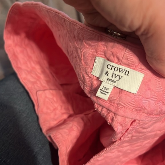 Scallop edge texture fabric short shorts in Barbie tone Pink - Picture 6 of 7